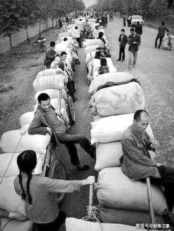 @郝国中杂谈 ：一个交过＂公粮＂的农民回忆：交公粮的那些年里，我和父母几乎把家里最好的粮食挑出来交给它们，但到了粮仓那里，收公粮的人趾高气扬，高高在上不说，还挑三拣四，部分人真是低三下四的在哀求他们收下